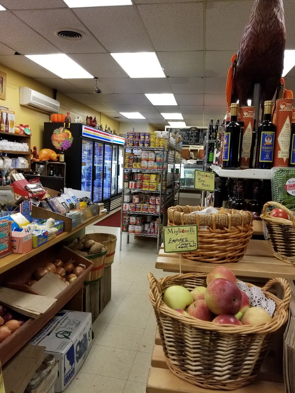 Quattro Farm Store | 2251 US-44, Pleasant Valley, NY 12569 | Phone: (845) 635-2018