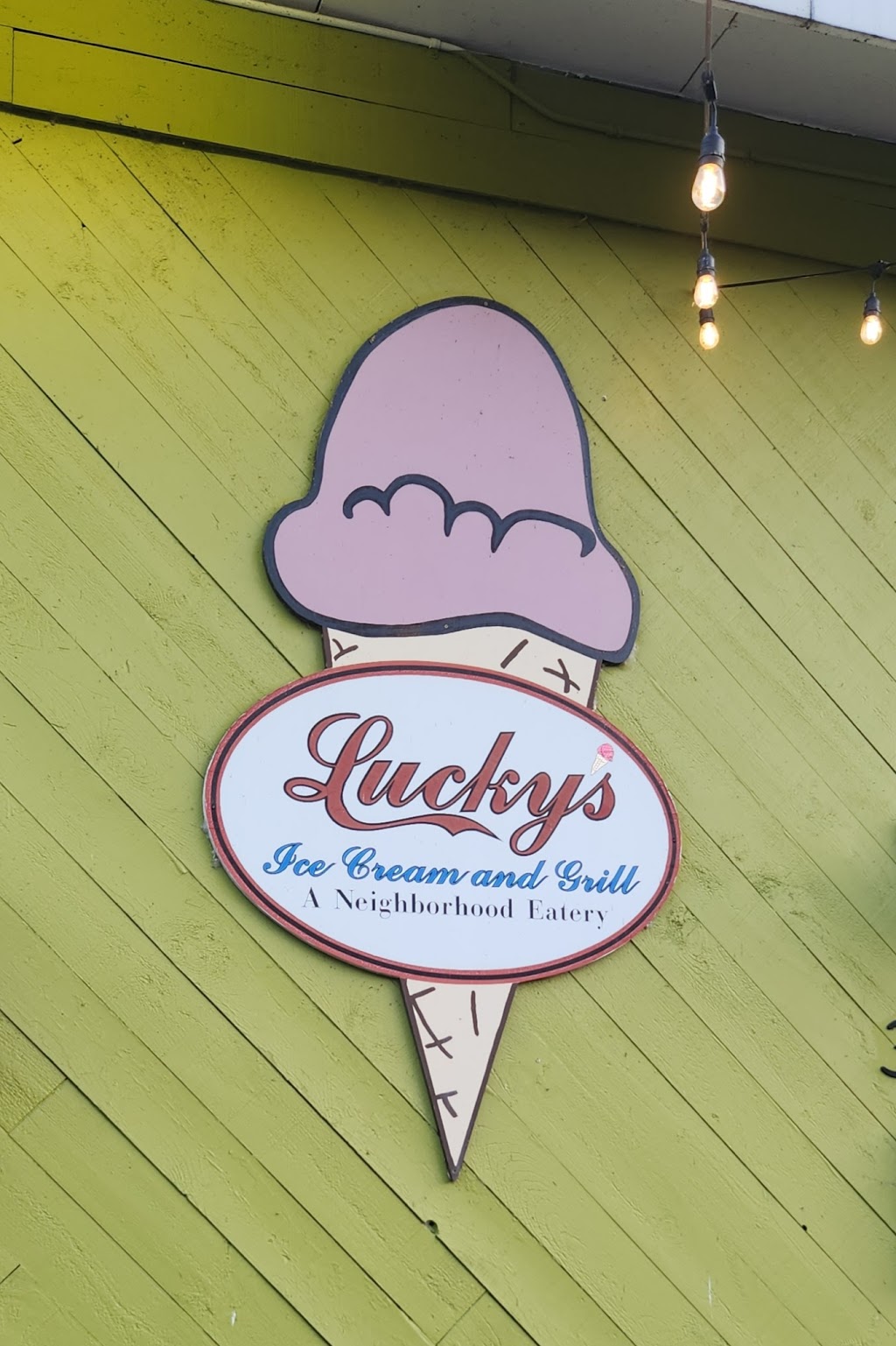 Luckys Ice Cream | 30 W Center St, Lee, MA 01238 | Phone: (413) 243-1011