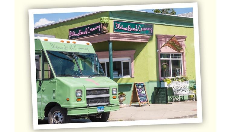 Walnut Beach Creamery | 17 Broadway, Milford, CT 06460 | Phone: (203) 878-7738