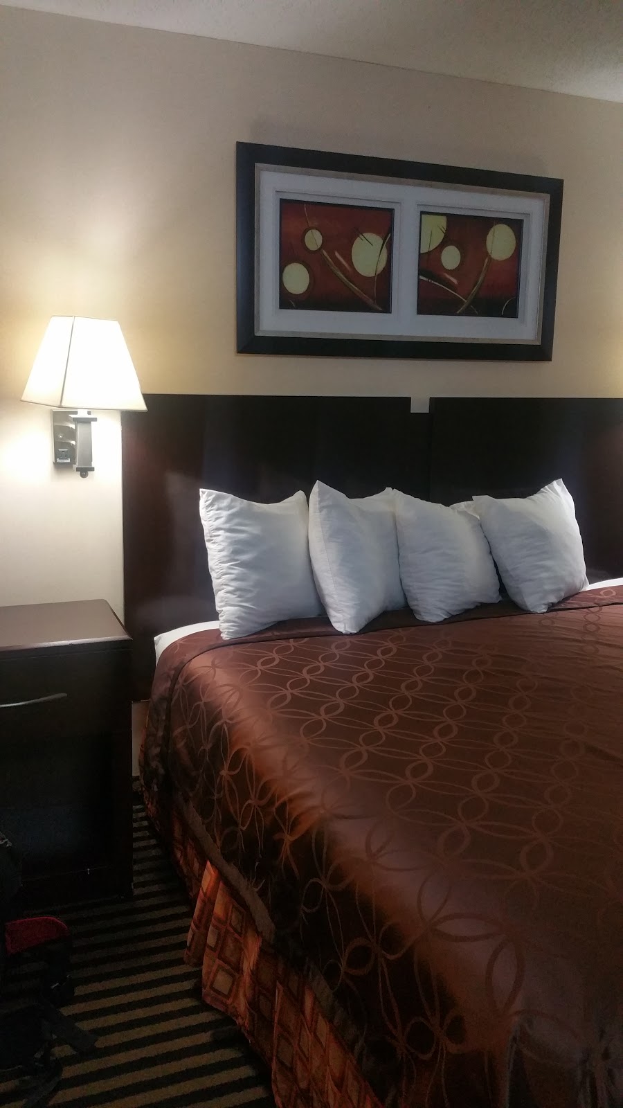 Whitney Inn & Suites | 3400 Whitney Ave, Hamden, CT 06518 | Phone: (203) 288-2505