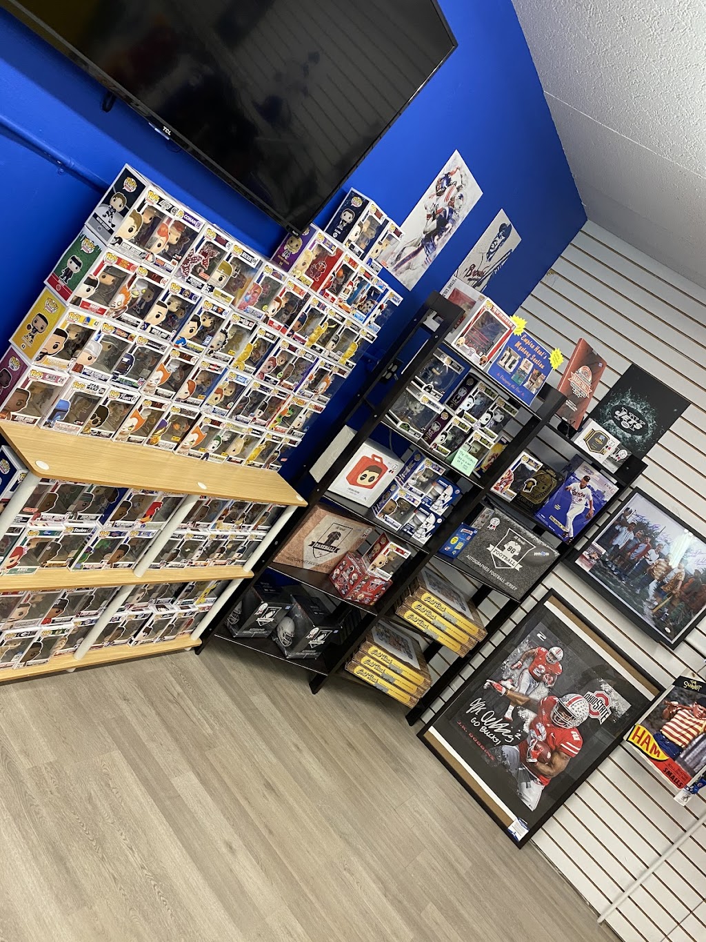 Empire Heat Sports Cards and Memorabilia | Staten Island Mall JC Penney Wing - 2nd Level, 2655 Richmond Ave, Staten Island, NY 10314 | Phone: (646) 469-7358