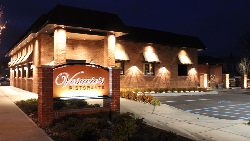 Vesuvios Ristorante | 300 Dupont Ave, Newburgh, NY 12550 | Phone: (845) 565-3199