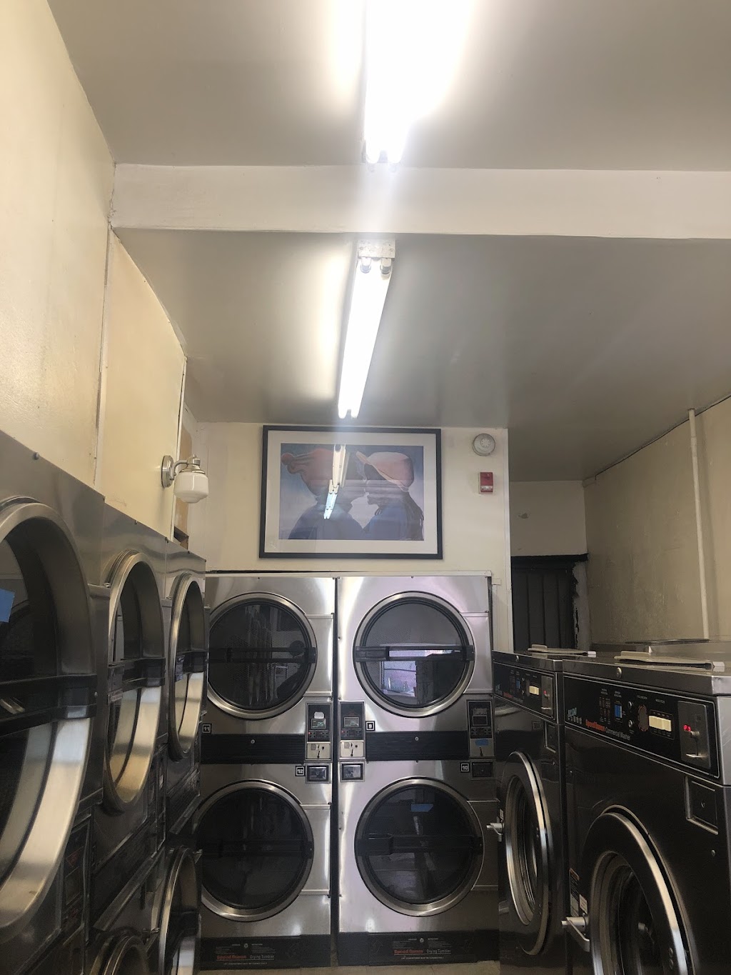 Community Laundromat | 1501 Montrose St, Philadelphia, PA 19146 | Phone: (215) 735-1207