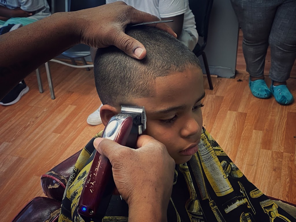 Razor Sharp Barbershop & Salon | 300 Maple Ave, Trenton, NJ 08618 | Phone: (609) 743-9388