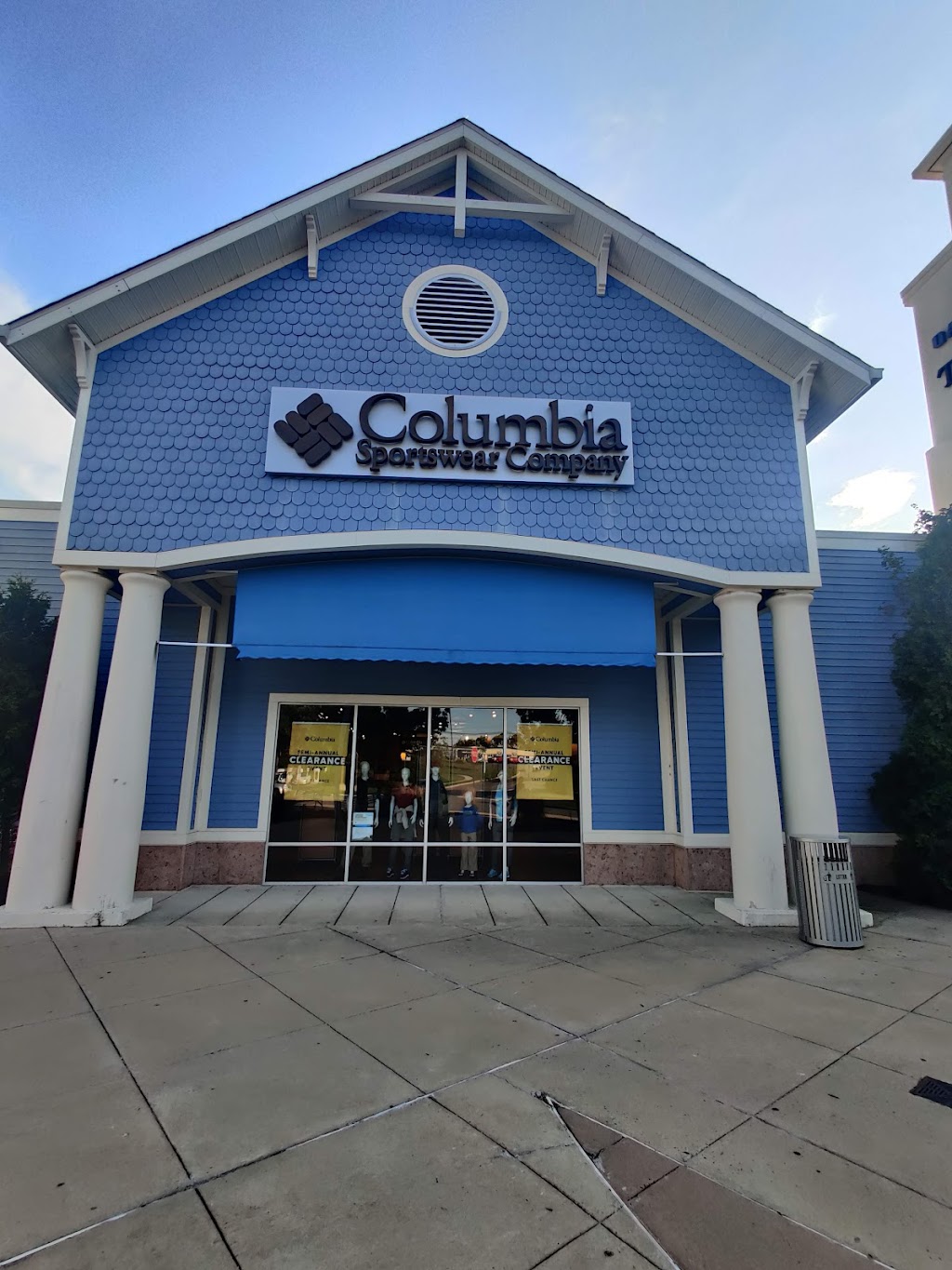 Columbia Factory Store | 1 Premium Outlets Blvd Suite 299, Tinton Falls, NJ 07753 | Phone: (732) 493-2057