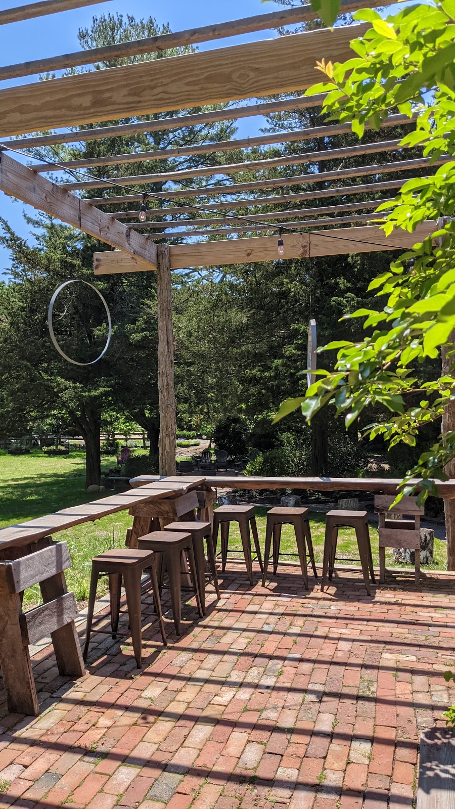 White Oak Wine Garden | 2 Manwaring Rd, Shelter Island, NY 11964 | Phone: (631) 749-5814