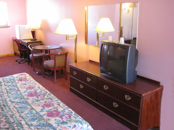 Colonial Inn & Suites | 1696 N Broad St, Meriden, CT 06450 | Phone: (203) 235-2877