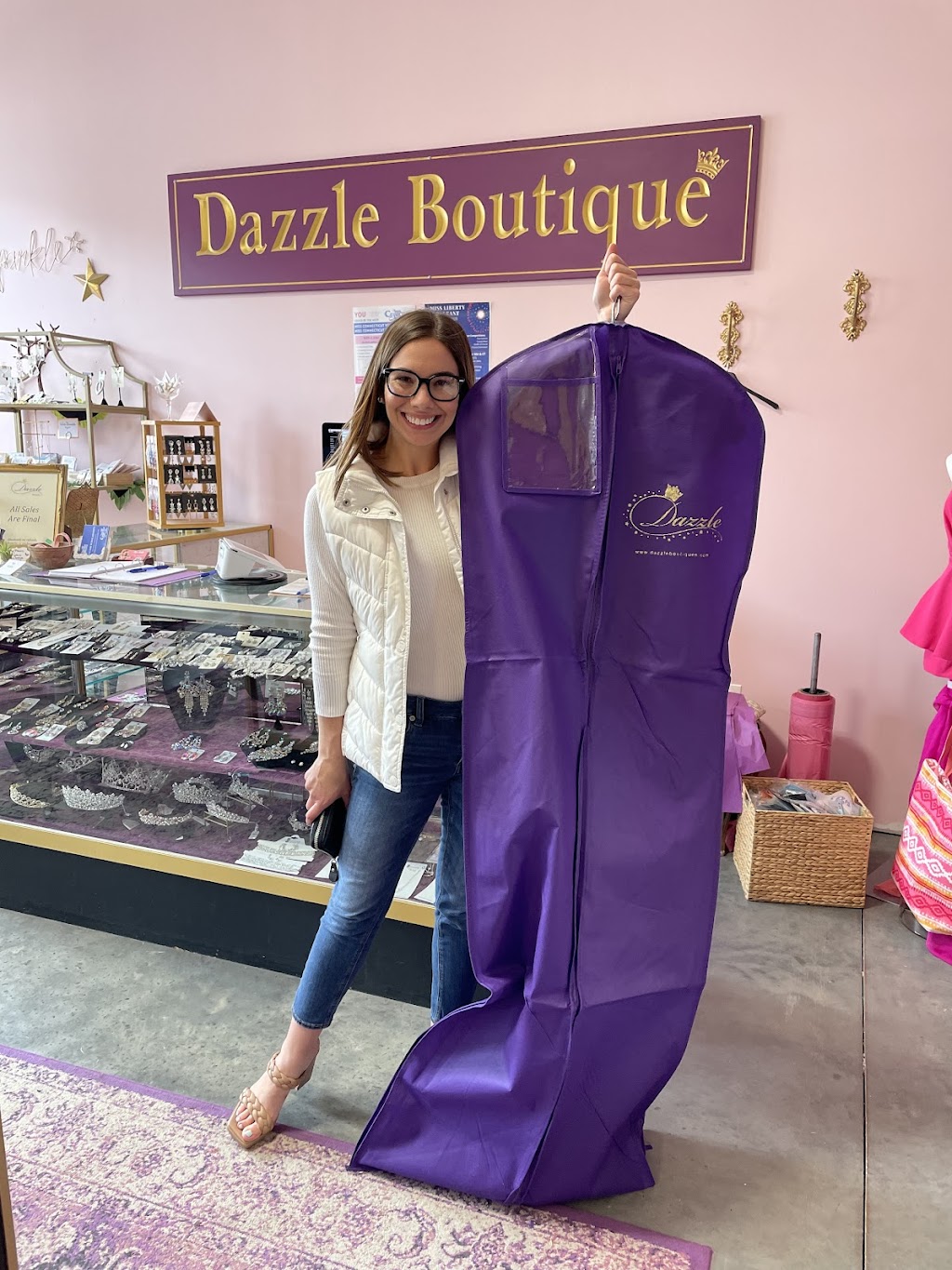 Dazzle Boutique | 340 Center Rock Green, Oxford, CT 06478 | Phone: (475) 675-5353