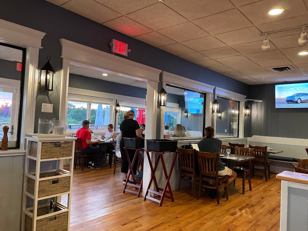Fins and Forks | 78 Foster Ave, Hampton Bays, NY 11946 | Phone: (631) 594-2980
