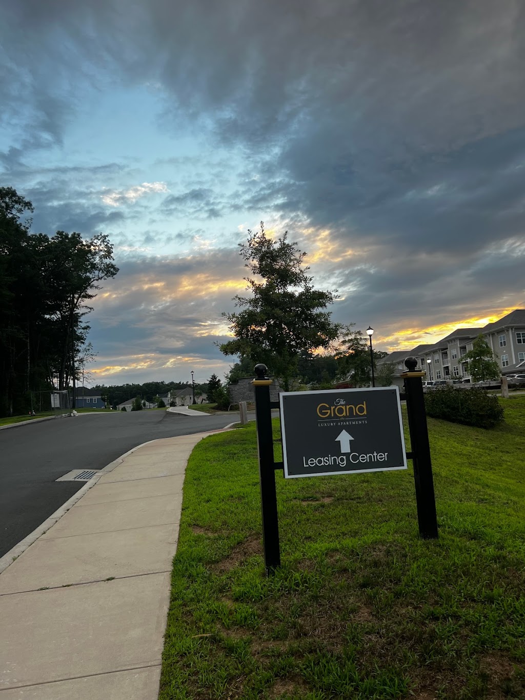 The Grand Luxury Apartments and Homes | 3 Murthas Wy, Granby, CT 06035 | Phone: (860) 653-1444