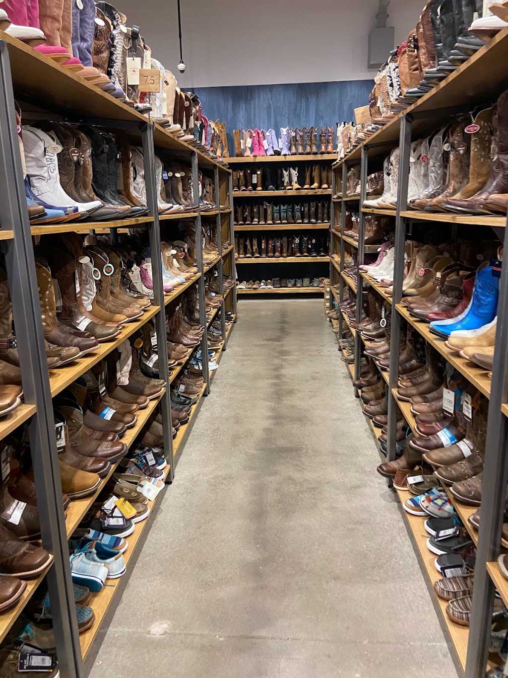 Boot Barn | 1131 Tolland Turnpike suite r, Manchester, CT 06042 | Phone: (860) 730-0555