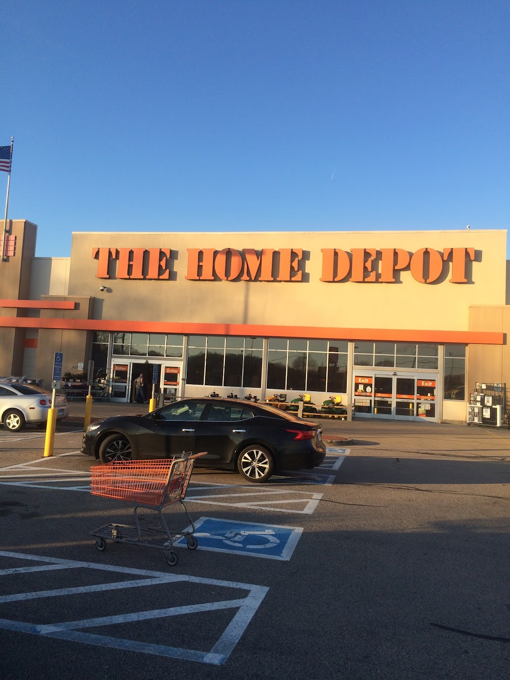 The Home Depot | 75 Frontage Rd N, East Haven, CT 06512 | Phone: (203) 467-2001