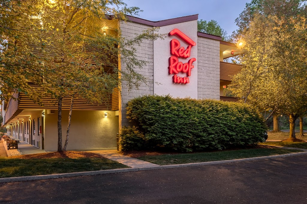 Red Roof Inn Tinton Falls - Jersey Shore | 11 Centre Plaza, Tinton Falls, NJ 07724 | Phone: (732) 389-4646