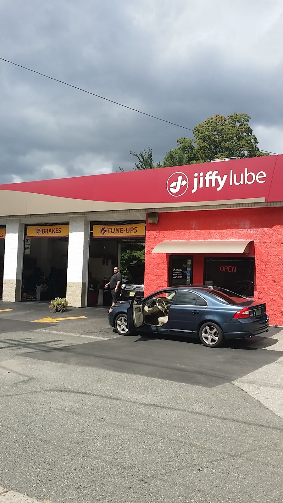 Jiffy Lube Oil Change and Multicare | 131 US-46, Rockaway, NJ 07866 | Phone: (973) 586-3338
