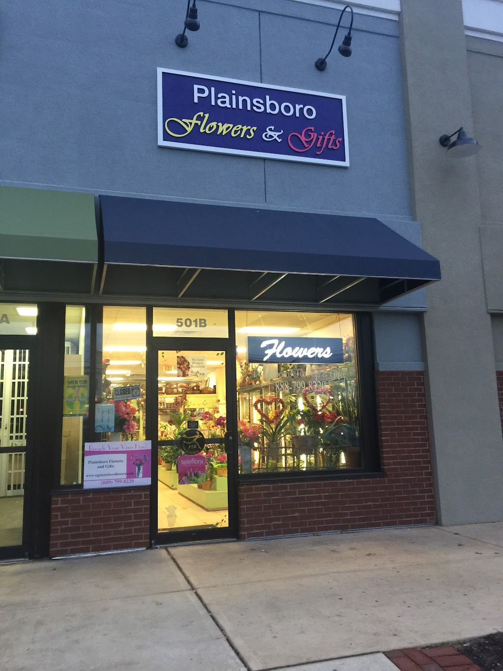 Plainsboro Flowers And Gifts | 10 Schalks Crossing Rd #501-B, Plainsboro Township, NJ 08536 | Phone: (609) 799-8220