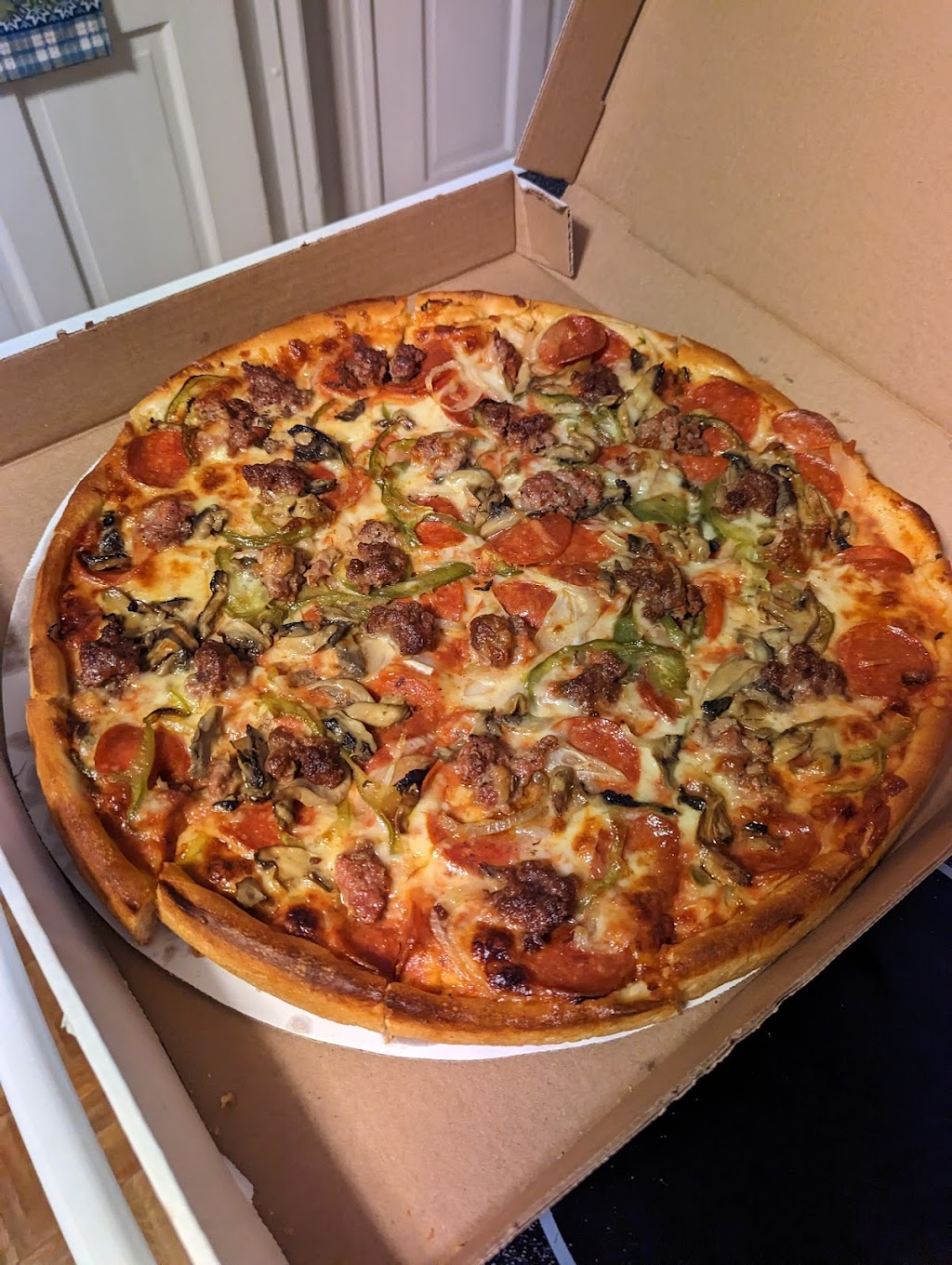 Central Pizza | 96 Mill St, Berlin, CT 06037 | Phone: (860) 828-0133