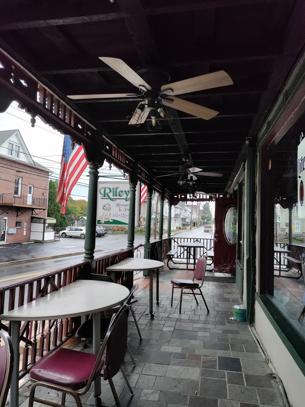 Rileys Restaurant & Pub | 4505 Main St, Whitehall, PA 18052 | Phone: (610) 262-9911