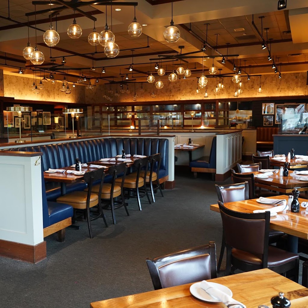 Burtons Grill & Bar | 100 Evergreen Way, South Windsor, CT 06074 | Phone: (860) 432-4575