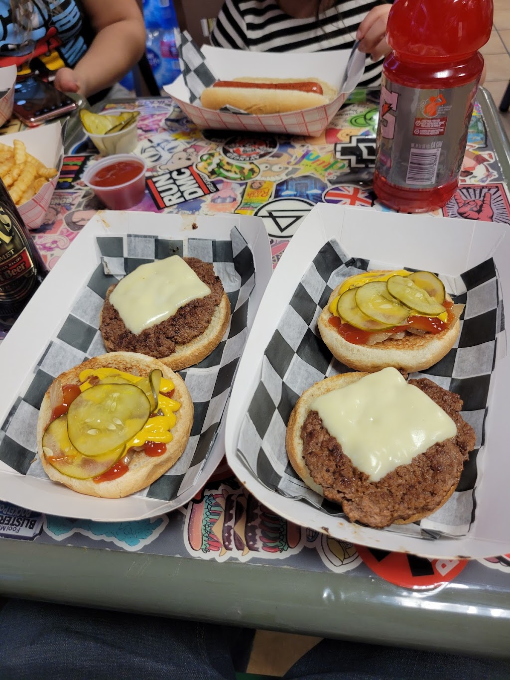 Old School Burgers Willow Grove | 1135 York Rd., Willow Grove, PA 19090 | Phone: (215) 657-5309