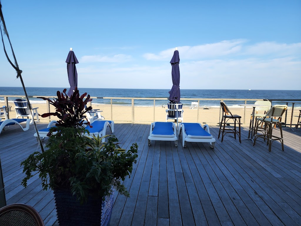 Mister Cs Beach Bistro | Allen Avenue &, Ocean Pl, Allenhurst, NJ 07711 | Phone: (732) 531-3665