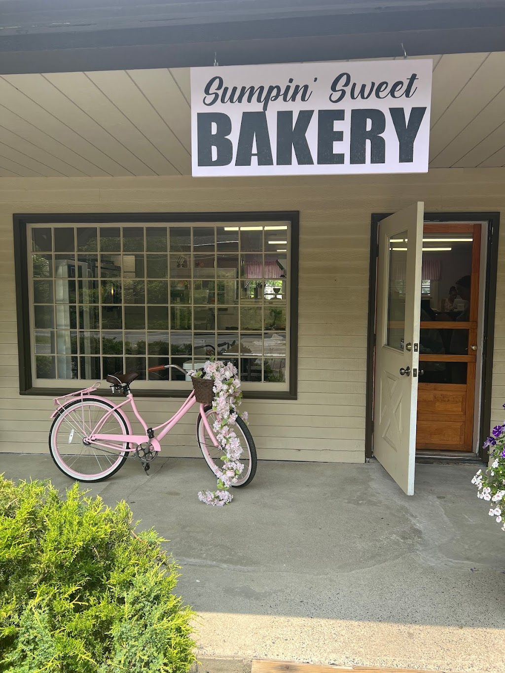 Sumpin Sweet Treats | 107 Main St N, Woodbury, CT 06798 | Phone: (475) 777-2230