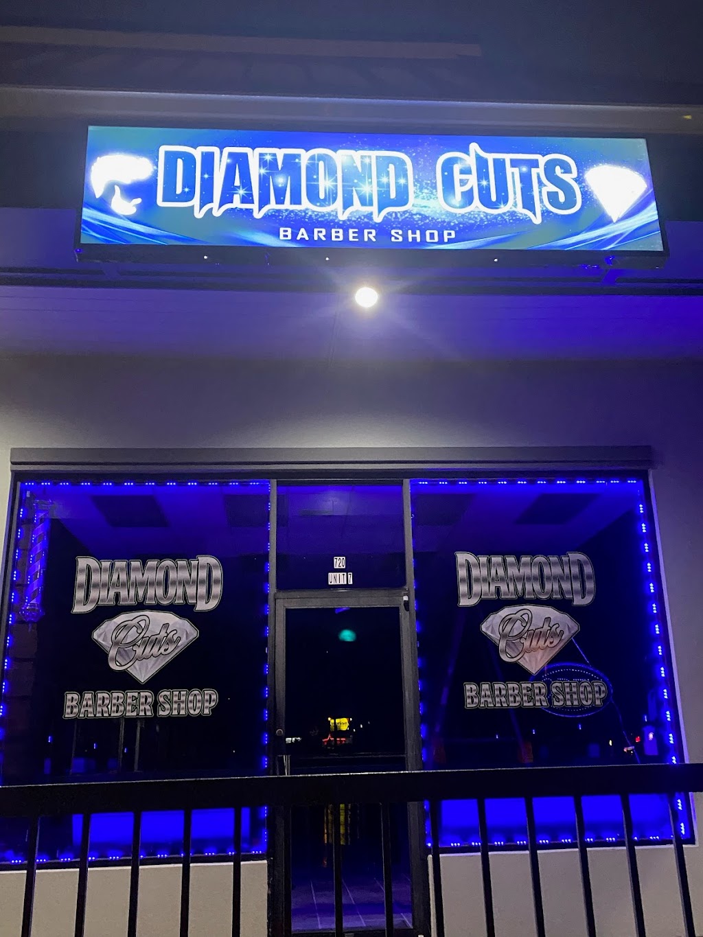 Diamond Cuts Barbershop | 720 Wolcott St Unit 7, Waterbury, CT 06705 | Phone: (203) 600-1763
