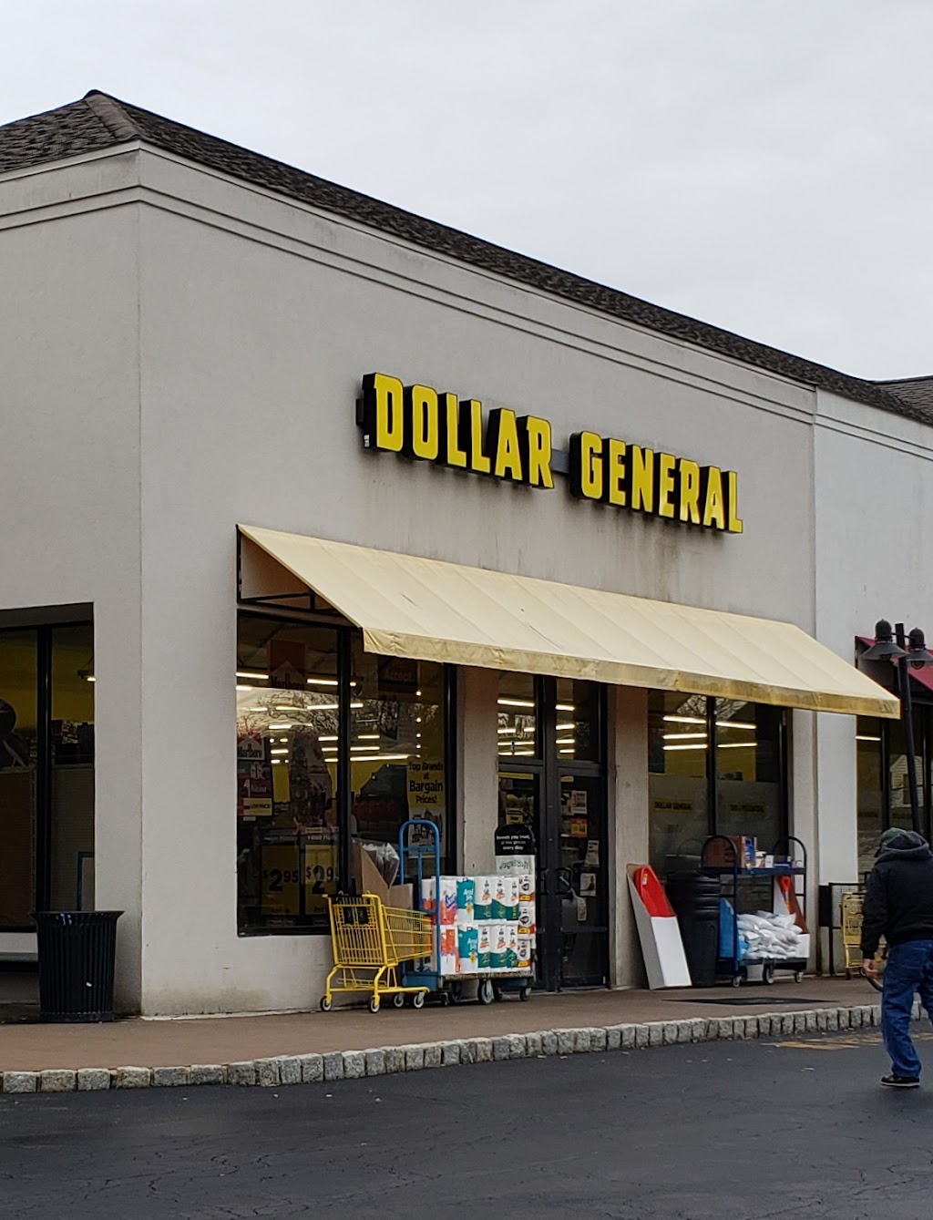 Dollar General | 3 Main St, Hellertown, PA 18055 | Phone: (484) 852-1075