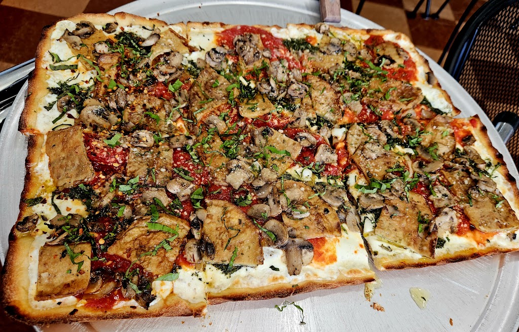 Mateos Pizza | 247 Main St, Cairo, NY 12413 | Phone: (518) 622-3764