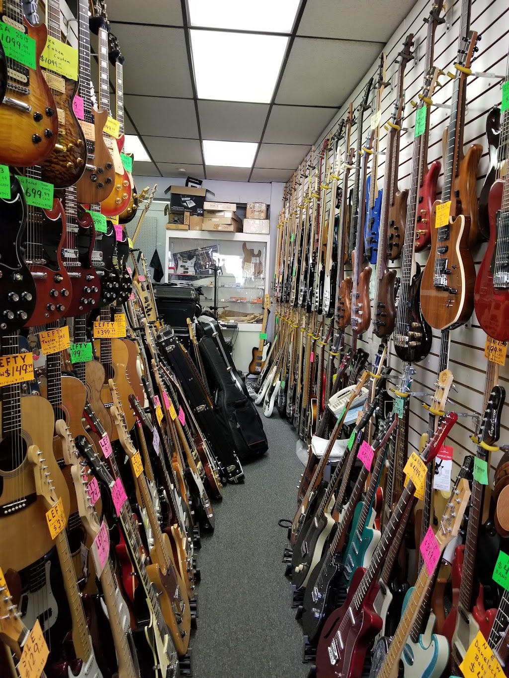 New Jersey Guitar & Bass Center | 995 Amboy Ave, Edison, NJ 08837 | Phone: (732) 225-4444