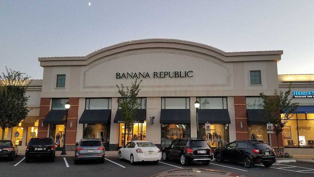 Banana Republic | 2960 Center Valley Pkwy Suite 722, Center Valley, PA 18034 | Phone: (610) 791-7505