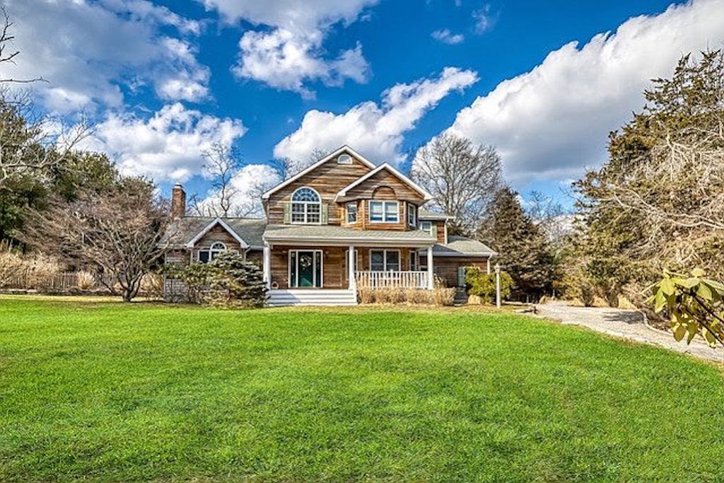 Island Polo Realty Inc | 4 Mary Ct, Hampton Bays, NY 11946 | Phone: (631) 676-8900