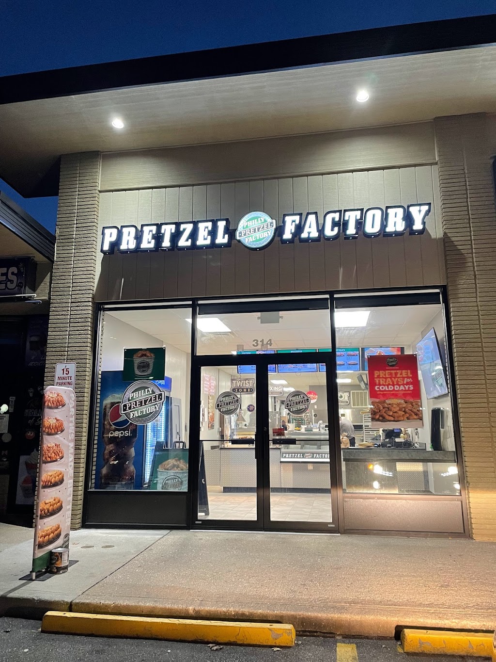 Philly Pretzel Factory | 314 Maple Ave, Smithtown, NY 11787 | Phone: (631) 800-8200