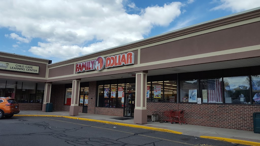 Family Dollar | 38 Tunxis Ave, Bloomfield, CT 06002 | Phone: (959) 710-5956