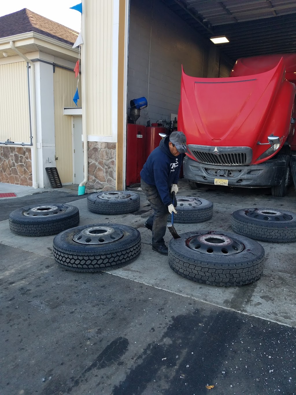 conoco truck wash /tires/repair | 120 Middlesex Ave, Carteret, NJ 07008 | Phone: (732) 609-1002