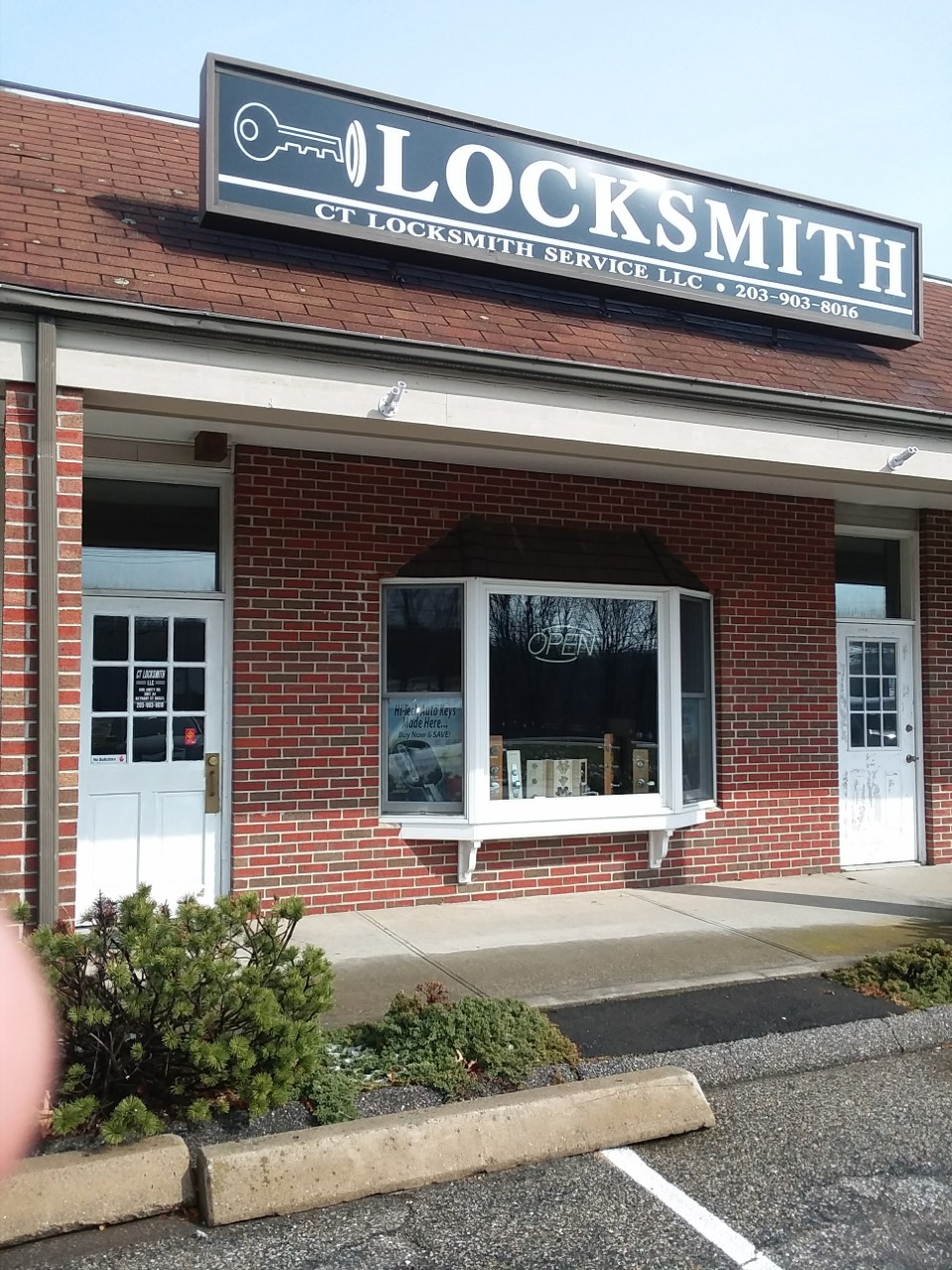 CT Locksmith Service Llc | 696 Amity Rd A4, Bethany, CT 06524 | Phone: (203) 903-8016