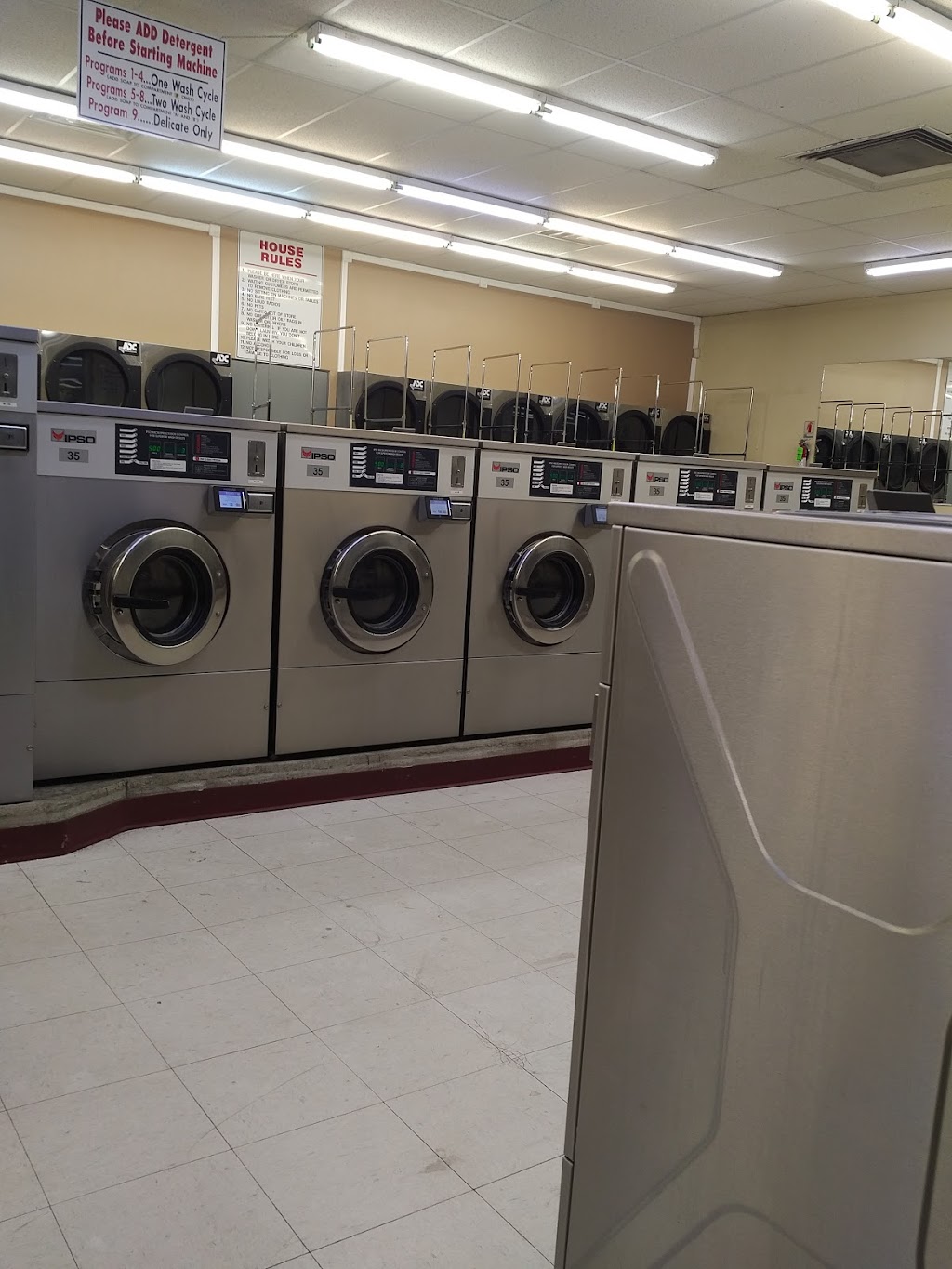 Anns Wash & Dry | 302 Titusville Rd, Poughkeepsie, NY 12603 | Phone: (845) 452-9472
