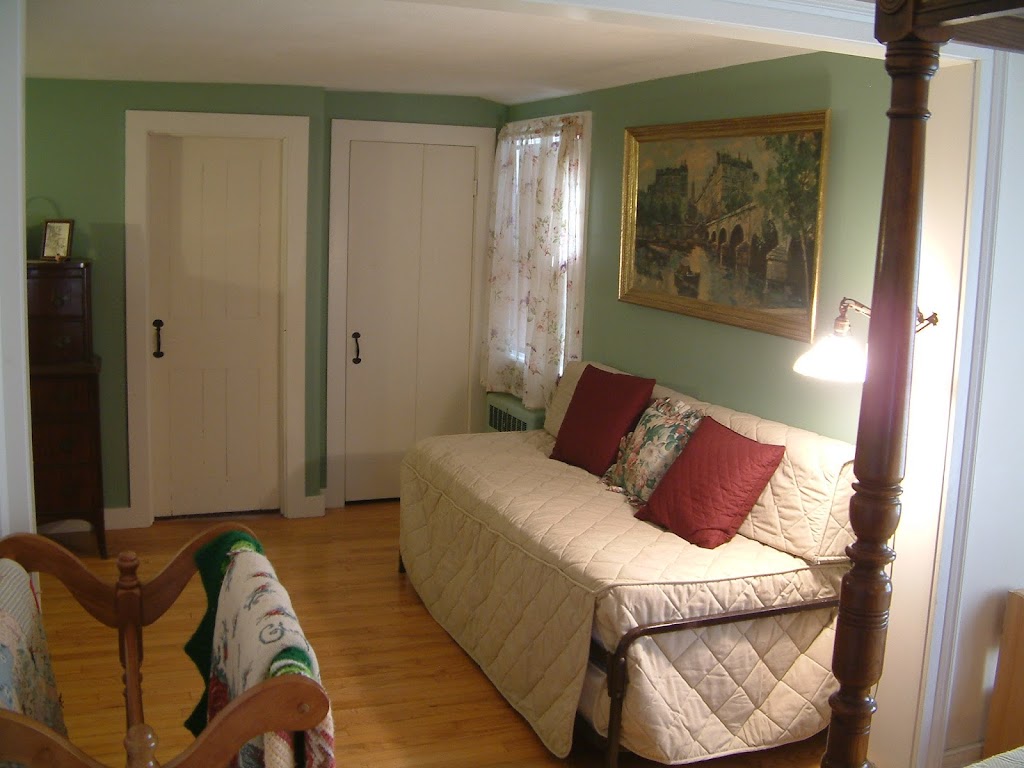 Truman Gillet House B & B | 151 N Granby Rd, Granby, CT 06035 | Phone: (860) 844-1212