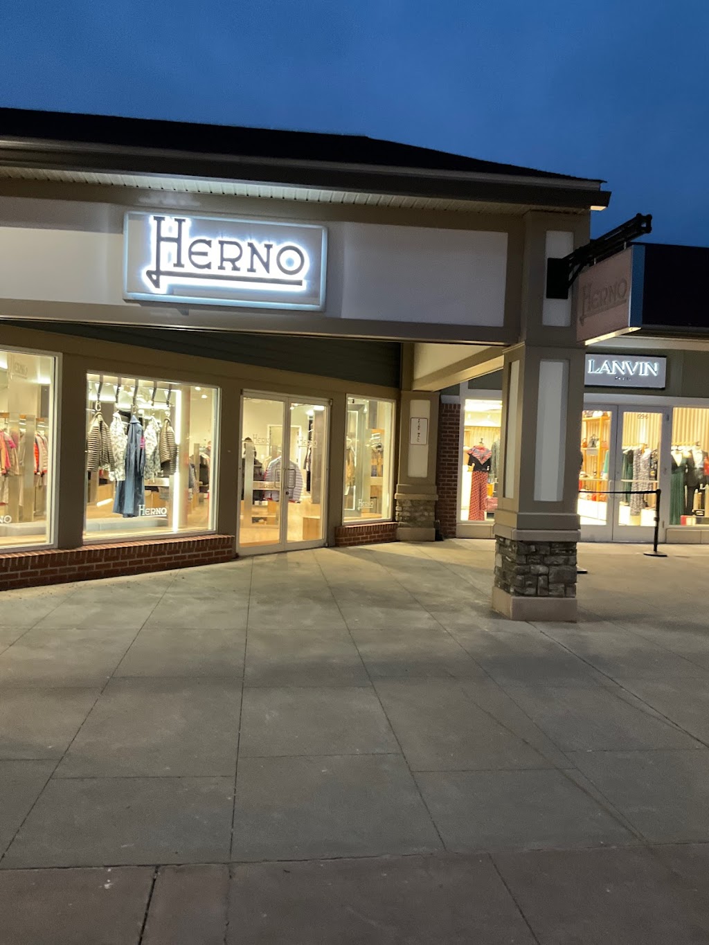 Herno outlet | 700 race track lane, Central Valley, NY 10917 | Phone: (845) 928-2010