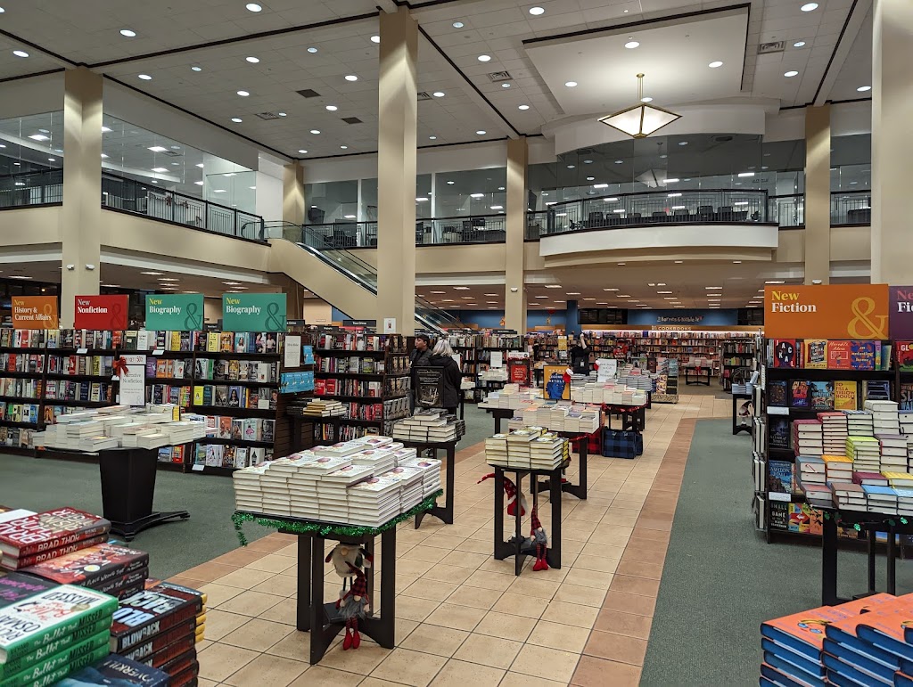 Barnes & Noble | Clifton Commons 395 Route 3 East, Clifton, NJ 07014 | Phone: (973) 779-5500