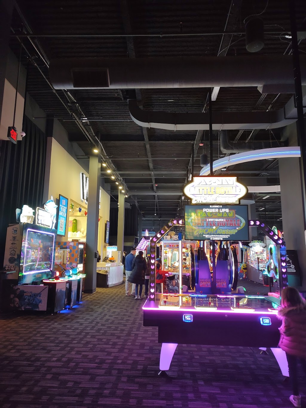 Dave & Busters Pelham Manor | 881 Pelham Pkwy, Pelham Manor, NY 10803 | Phone: (914) 380-8500