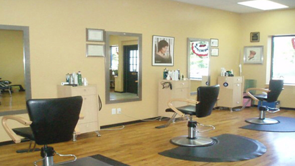 Livias Hair Salon | 414 Elwood Ave, Hawthorne, NY 10532 | Phone: (914) 747-6155