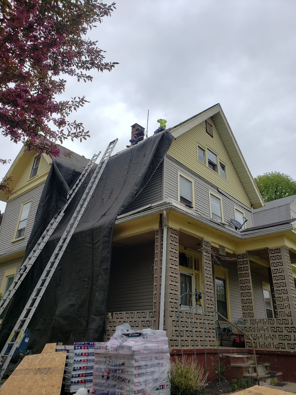 Cachis roofing, llc | 18 Waterville St, Waterbury, CT 06710 | Phone: (203) 706-8929