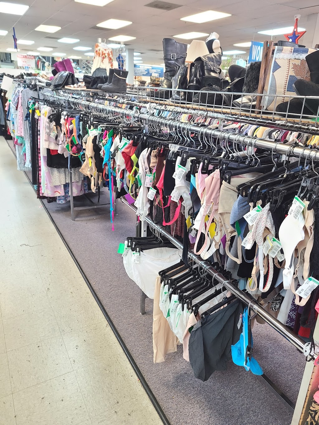 Goodwill Store & Donation Center | 818 Delsea Dr, Glassboro, NJ 08028 | Phone: (856) 307-9175