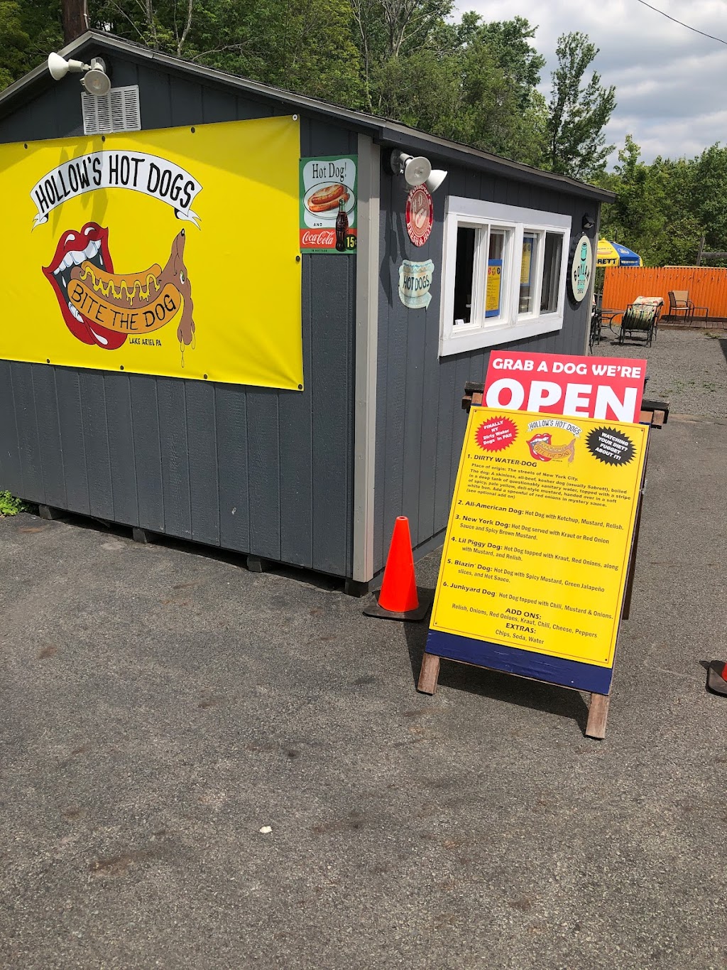 Hollow`s Hot Dogs | 727 Hamlin Hwy #590, Lake Ariel, PA 18436 | Phone: (570) 561-2911