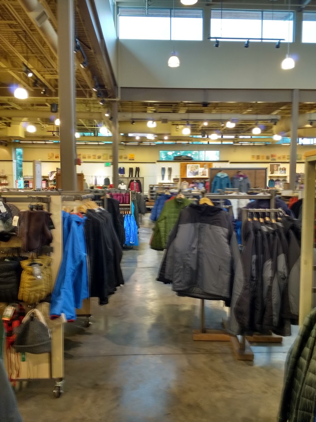 L.L.Bean | 1 Ridge Hill Boulevard, Yonkers, NY 10710 | Phone: (888) 490-3836