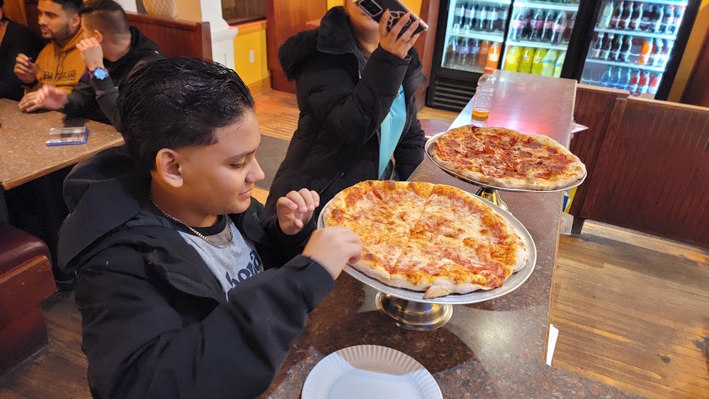 Stone House Pizza | 175 Highland Ave, Waterbury, CT 06708 | Phone: (203) 573-0567