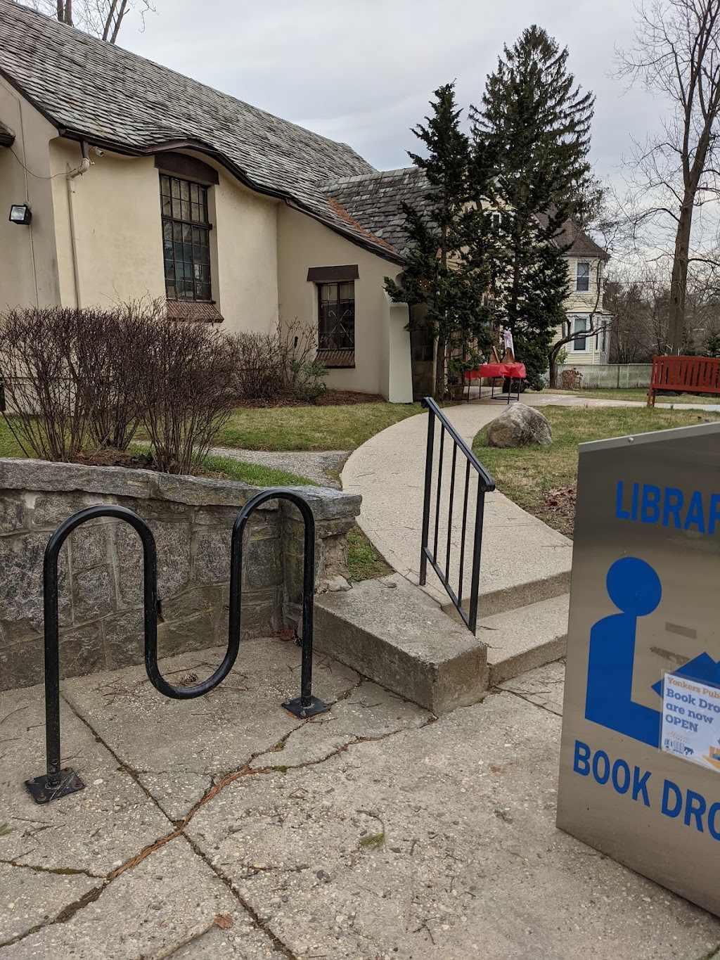 Yonkers Public Library-Crestwood Library | 16 Thompson St, Yonkers, NY 10707 | Phone: (914) 337-1500
