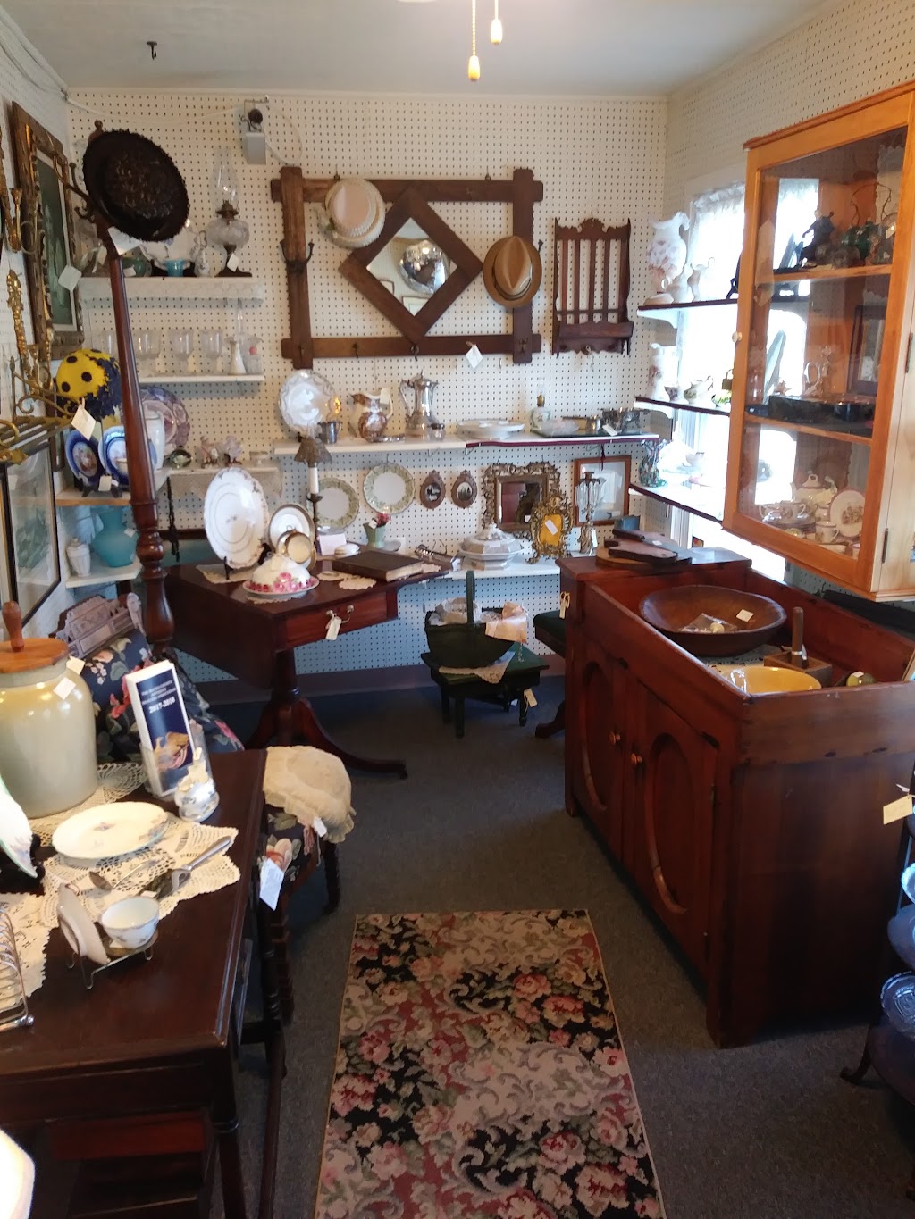 The Brownsville Antique Centre | 1918 Brownsville Rd, Feasterville-Trevose, PA 19053 | Phone: (215) 364-8846