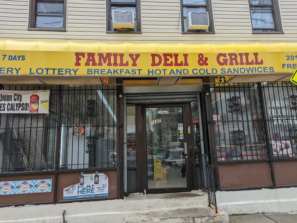 Family Deli & Grocery | 137 19th St, Union City, NJ 07087 | Phone: (201) 392-0662