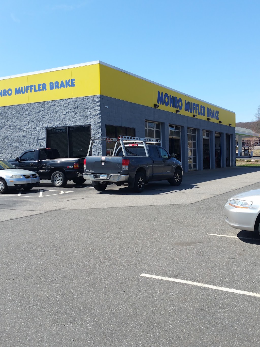 Monro Muffler Brake & Service | 451 Main St, Monroe, CT 06468 | Phone: (203) 261-6335